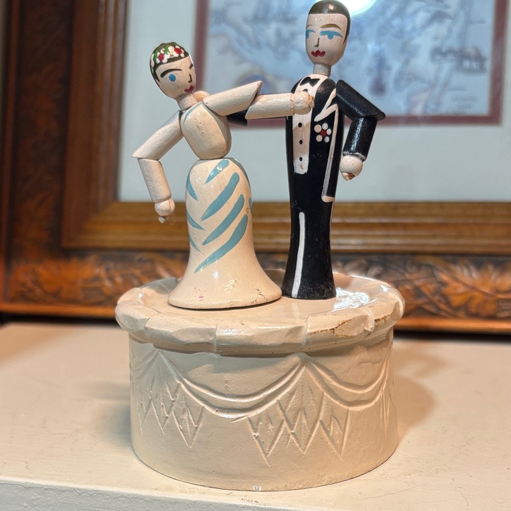 🌈Vintage Style Wooden Bride and Groom Push Puppet - Cream, Black, Light Blue